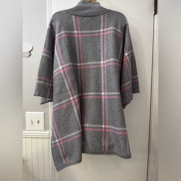 Max Studio Women’s Gray Plaid Poncho One Size - Cozy Turtleneck Cape Wrap - Picture 7 of 12